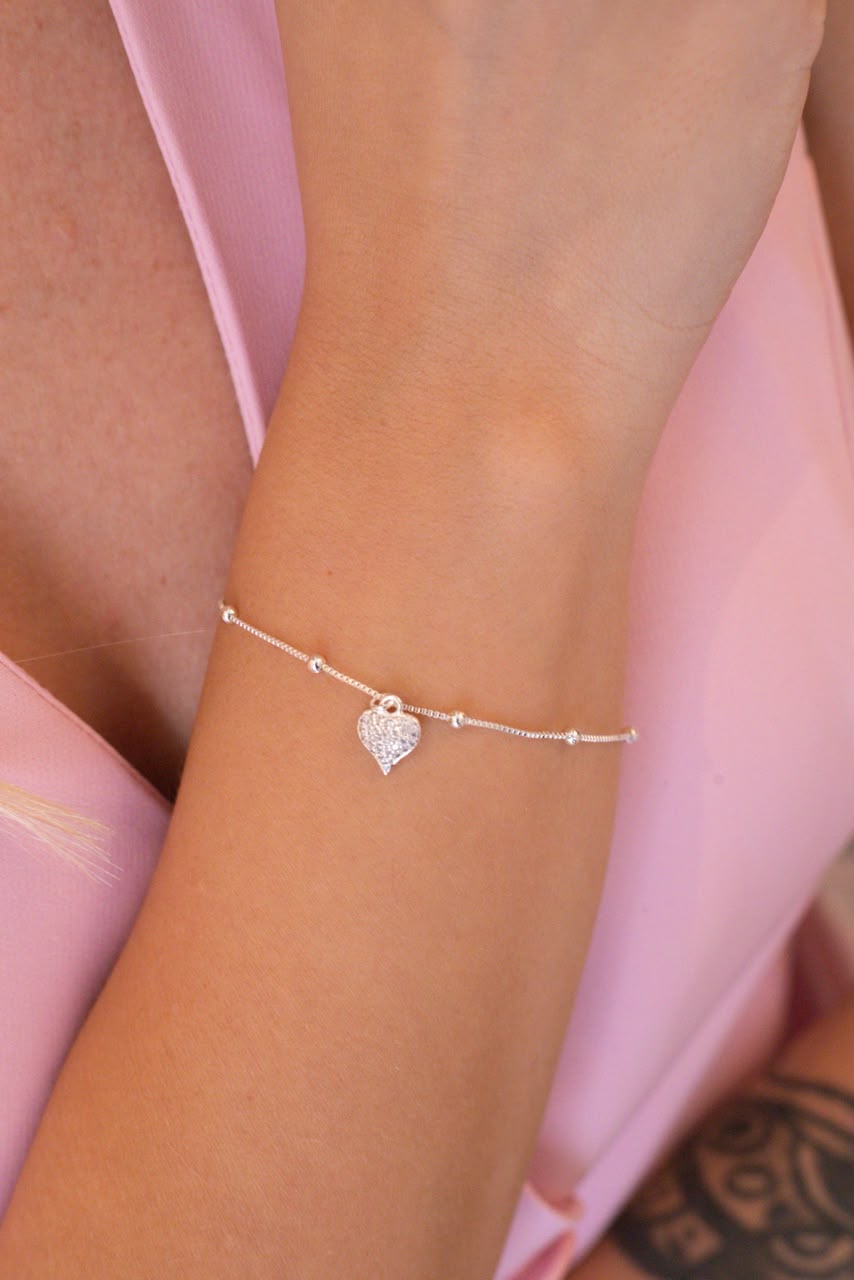 Pulseira bolinhas c/ pingente de coração cravejado