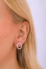 Brinco oval c/ detalhe cravejado